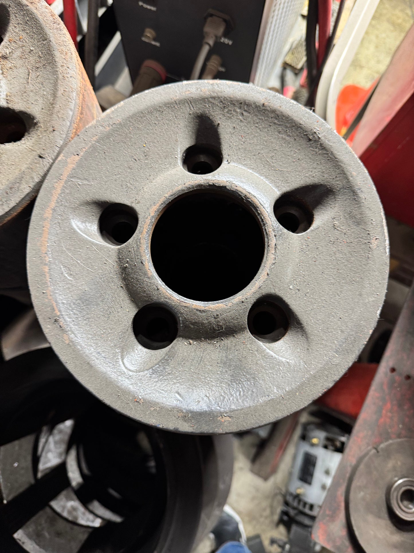 CR140692 WHEEL HUB CUSHION TIRE FOR CROWN FORKLIFT USED