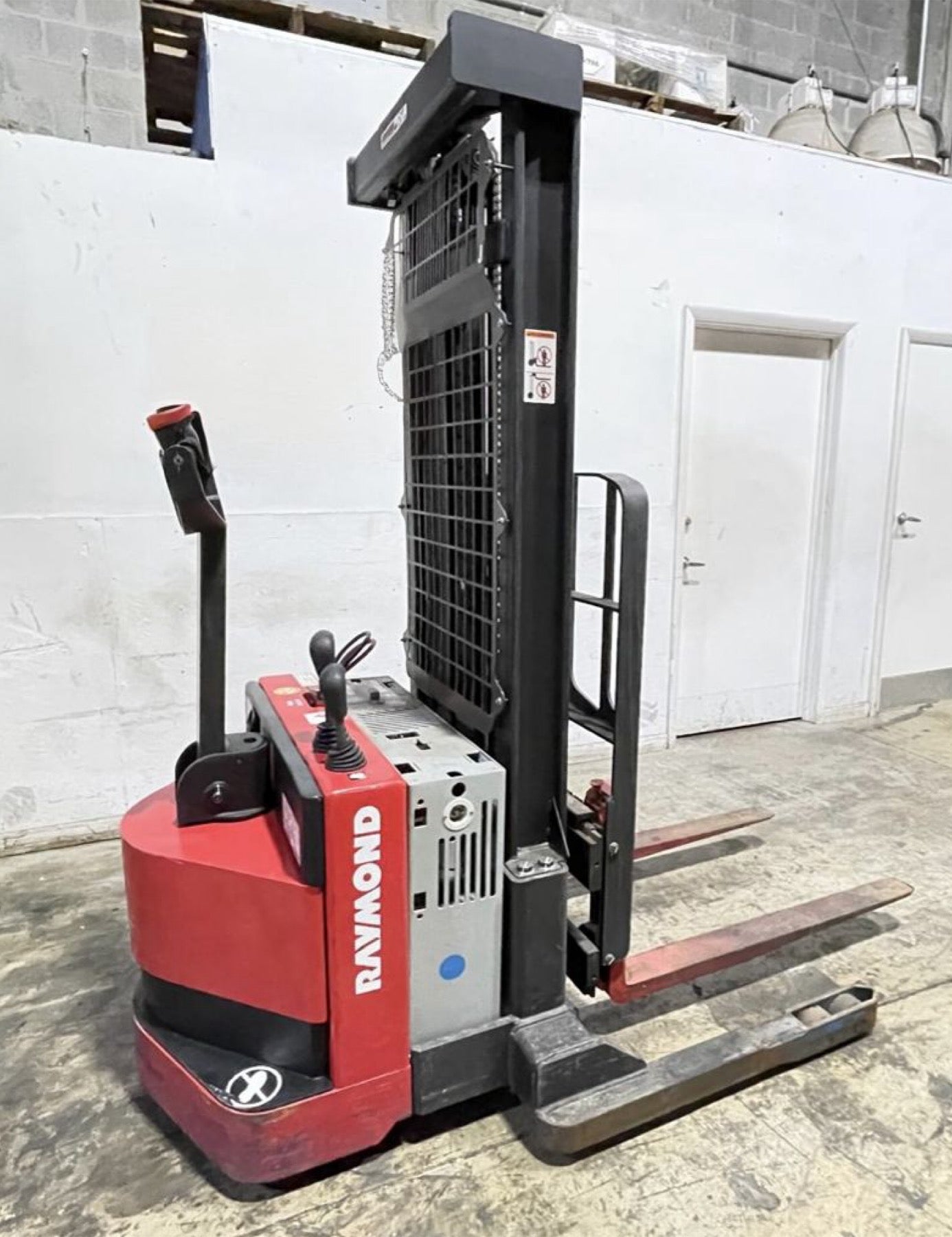 2021 Raymond Walkie Stacker RSS40, Mast 87"/128", Cap. 3,750 Lbs, 2021 Battery